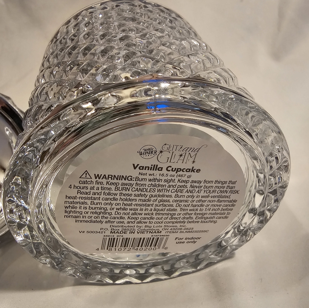 NWT Vanilla Cupcake 2 Wick Candle in a Crystal Glass Jar with Lid - Picture 5 of 5